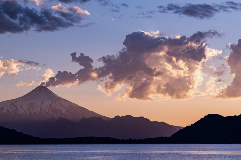 36 vistas del volcán villarrica, Araucania Andina, Araucanía, Lago Caburgua, chile, fotografía, humo, landscape, paisaje, photography, sunset, territorio, territory, volcano, volcán